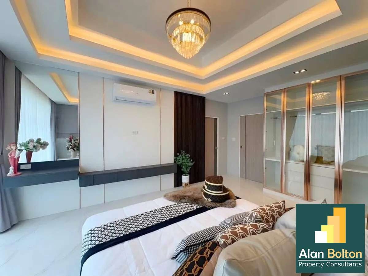 Newly Renovated Pool Villa 5 bedrooms 5 bathroom in Central Park 4/2 for SALE photo 5