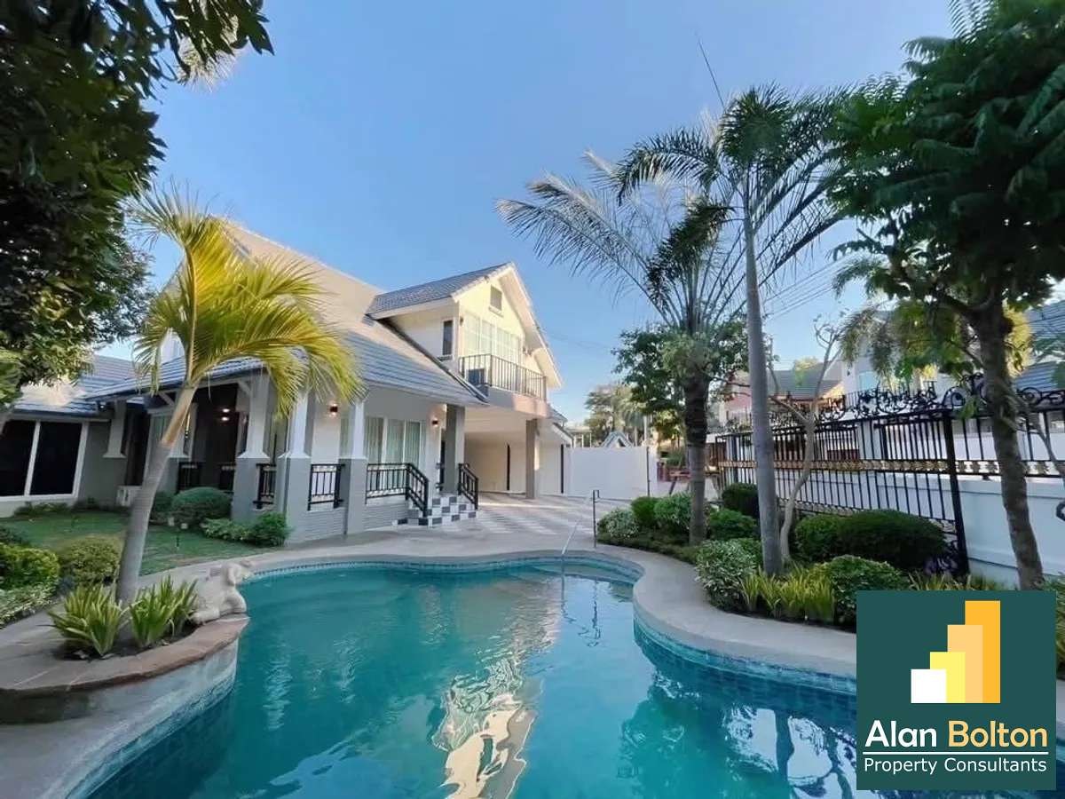 Newly Renovated Pool Villa 5 bedrooms 5 bathroom in Central Park 4/2 for SALE