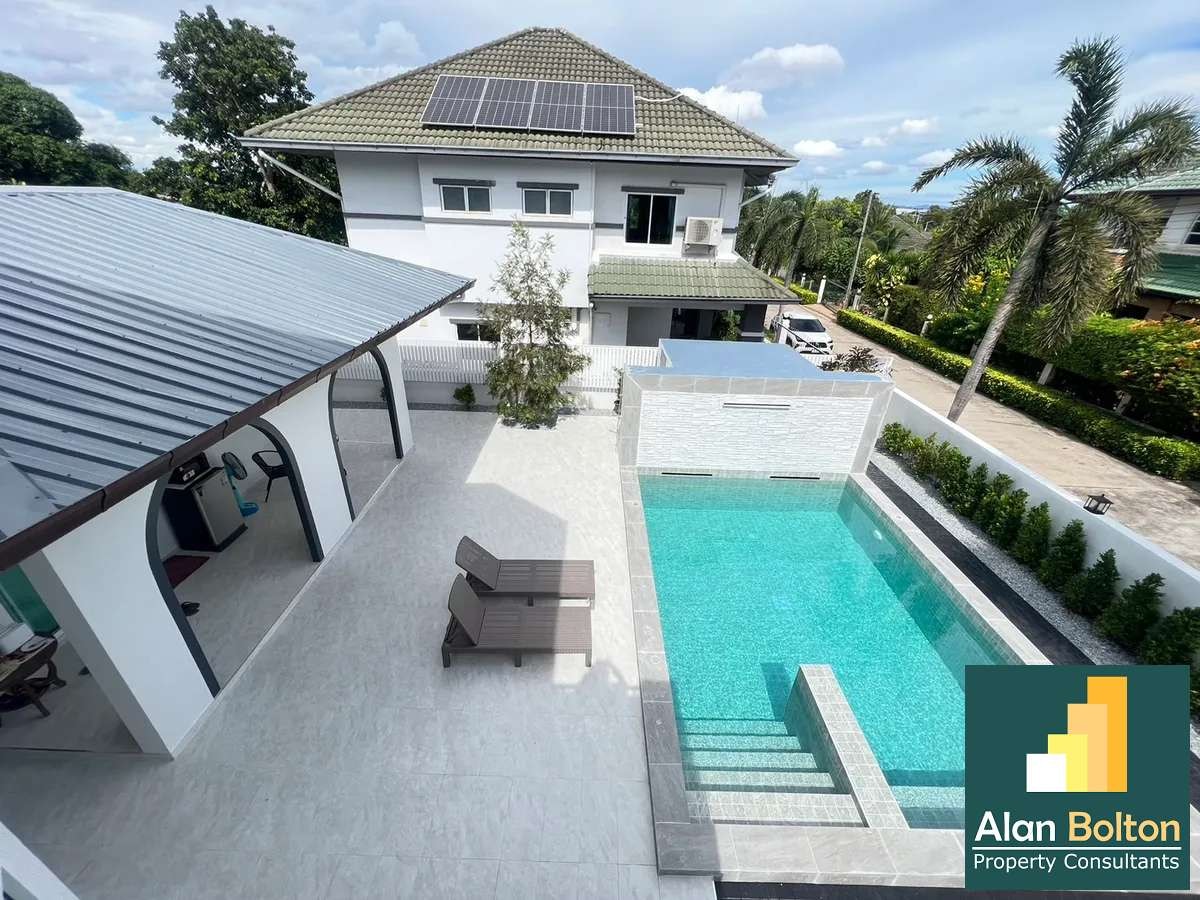 Pool villa 4 Bedrooms 5 Bathrooms in East Pattaya photo 4
