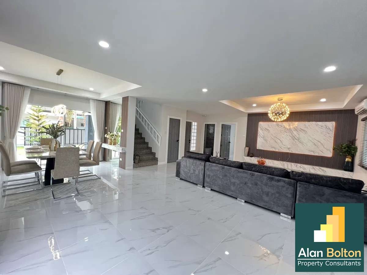 Pool villa 4 Bedrooms 5 Bathrooms in East Pattaya photo 3