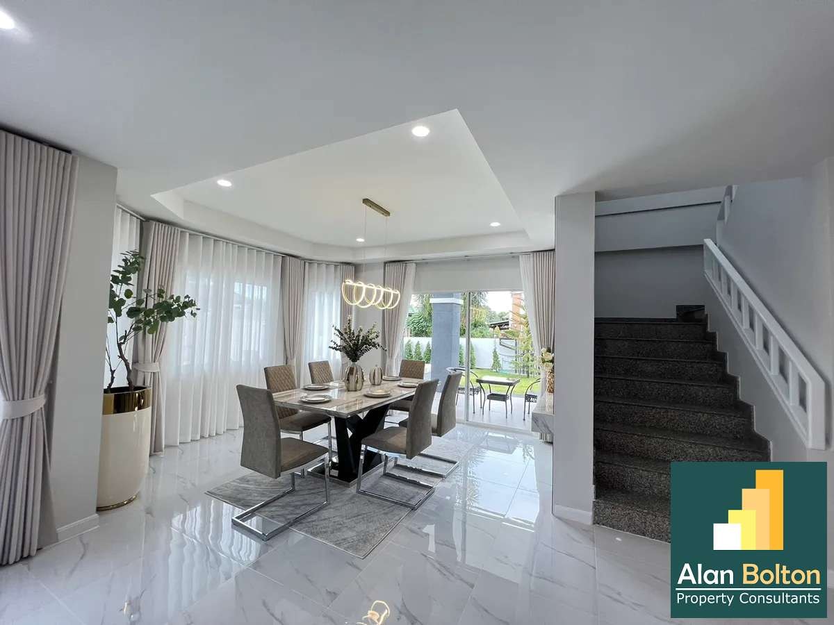 Pool villa 4 Bedrooms 5 Bathrooms in East Pattaya photo 8