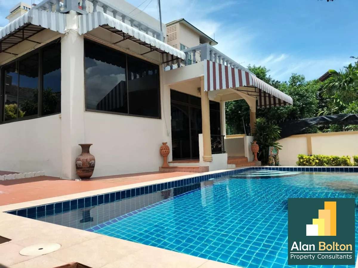 Private Pool Villa 3 bedrooms 2 bathrooms in Jomtien for RENT