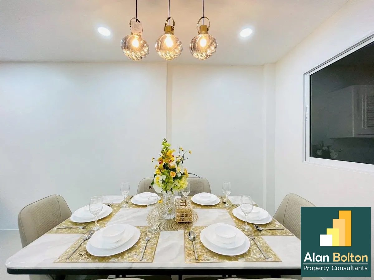 2-story townhome 2 Bedrooms 2 Bathroom in East Pattaya photo 15