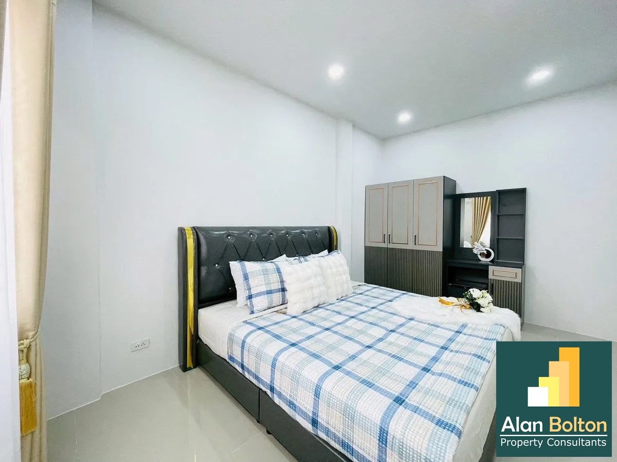 2-story townhome 2 Bedrooms 2 Bathroom in East Pattaya photo 9