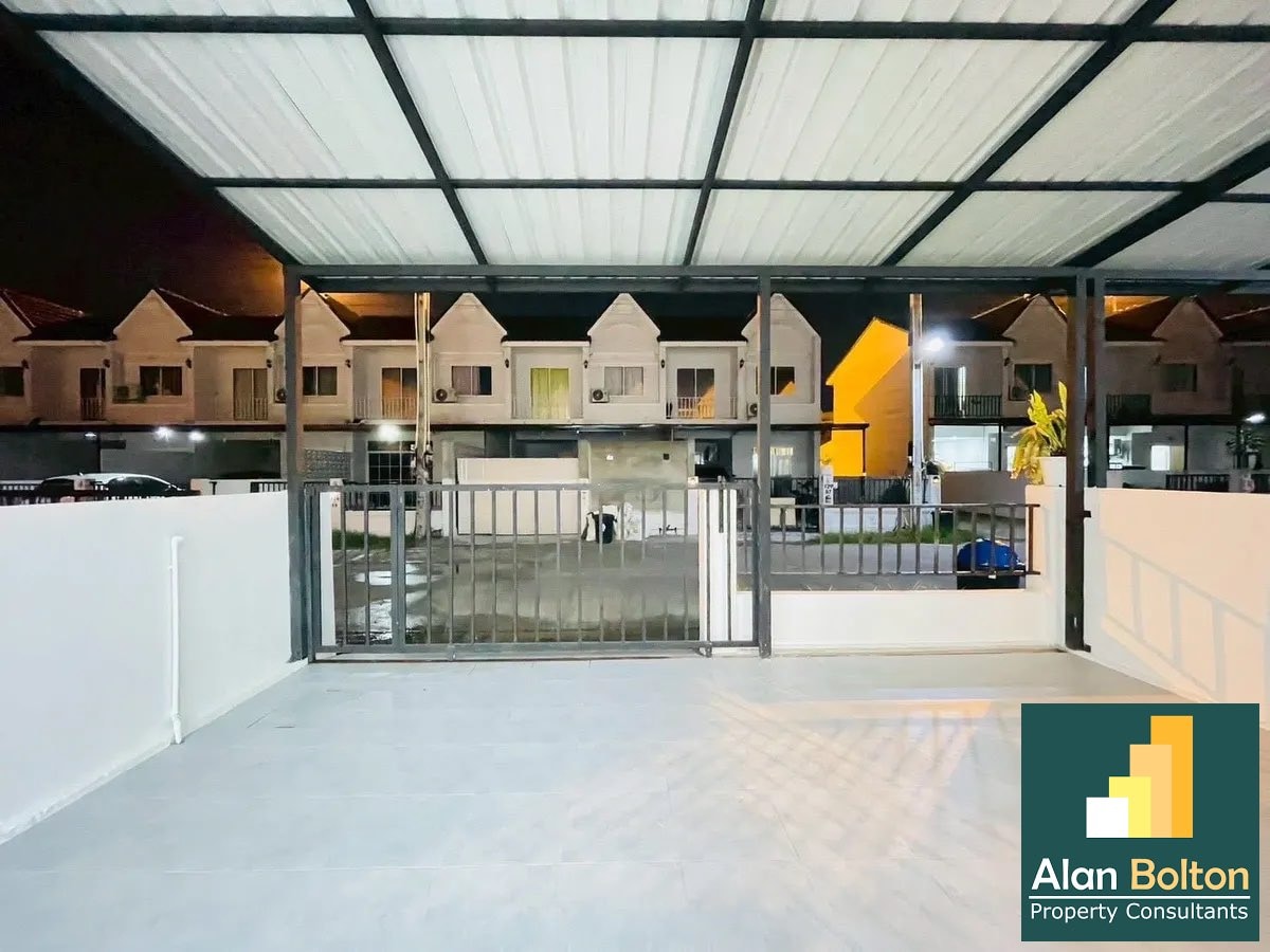 2-story townhome 2 Bedrooms 2 Bathroom in East Pattaya photo 14