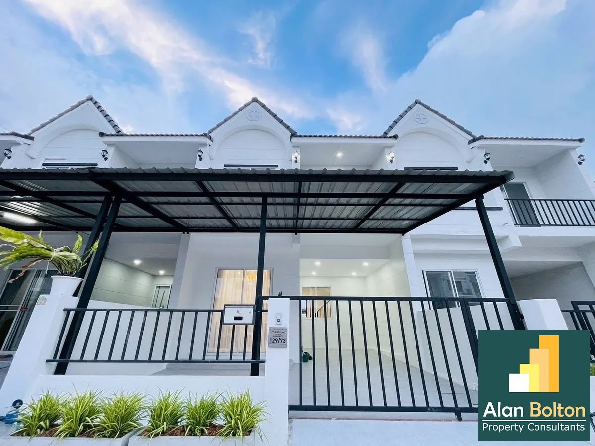 2-story townhome 2 Bedrooms 2 Bathroom in East Pattaya