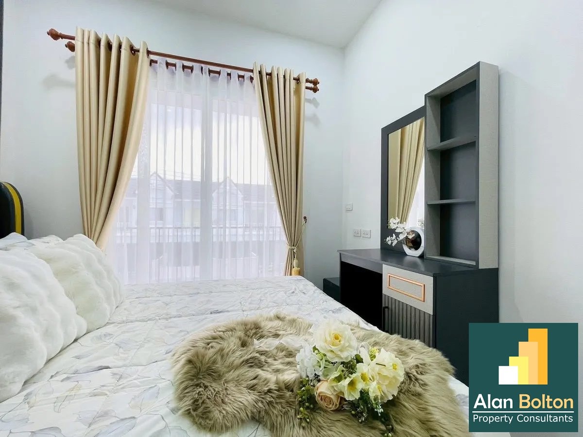 2-story townhome 2 Bedrooms 2 Bathroom in East Pattaya photo 8