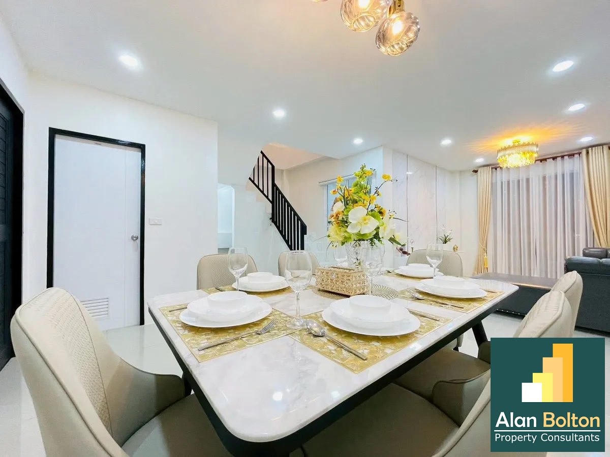 2-story townhome 2 Bedrooms 2 Bathroom in East Pattaya photo 7