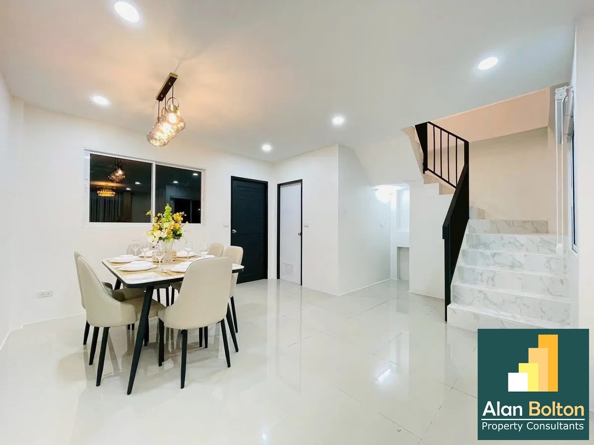 2-story townhome 2 Bedrooms 2 Bathroom in East Pattaya photo 6