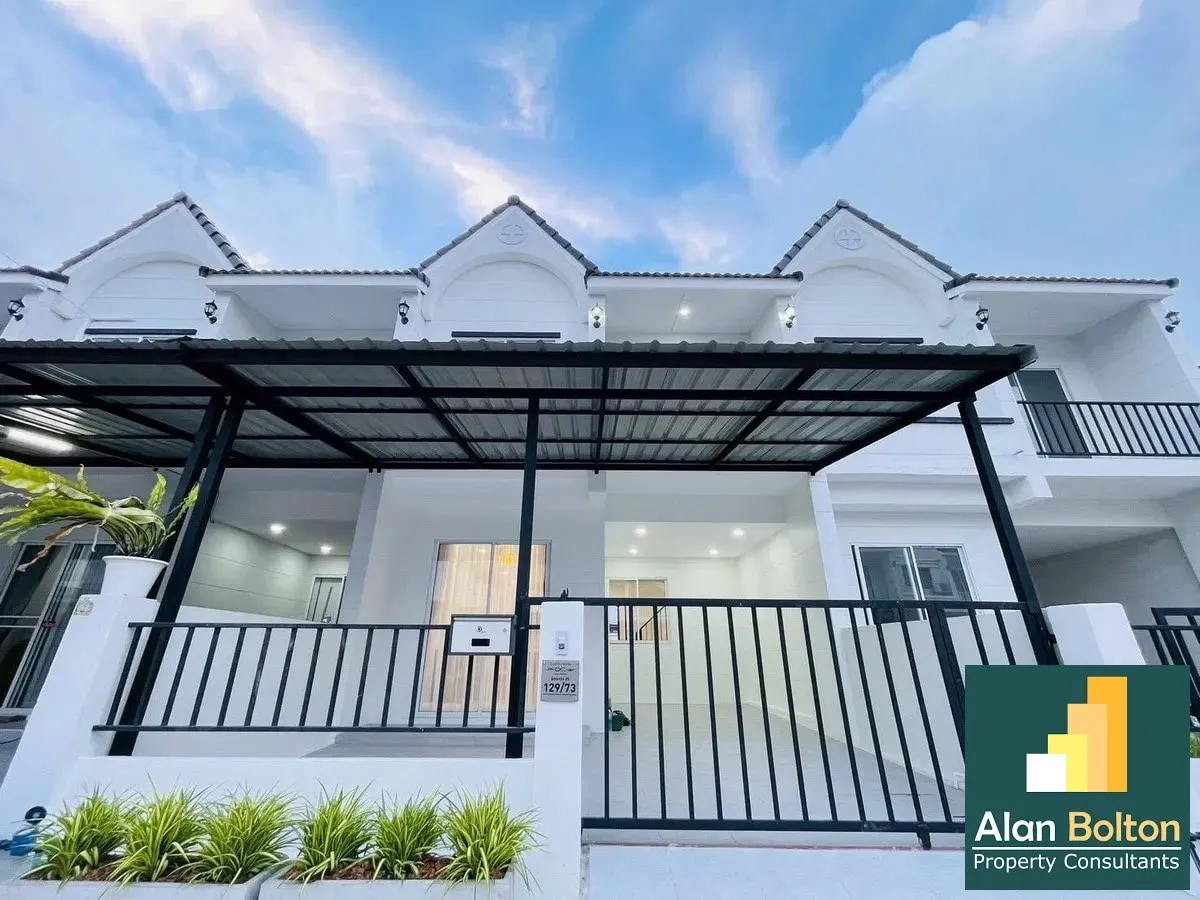 2-story townhome 2 Bedrooms 2 Bathroom in East Pattaya