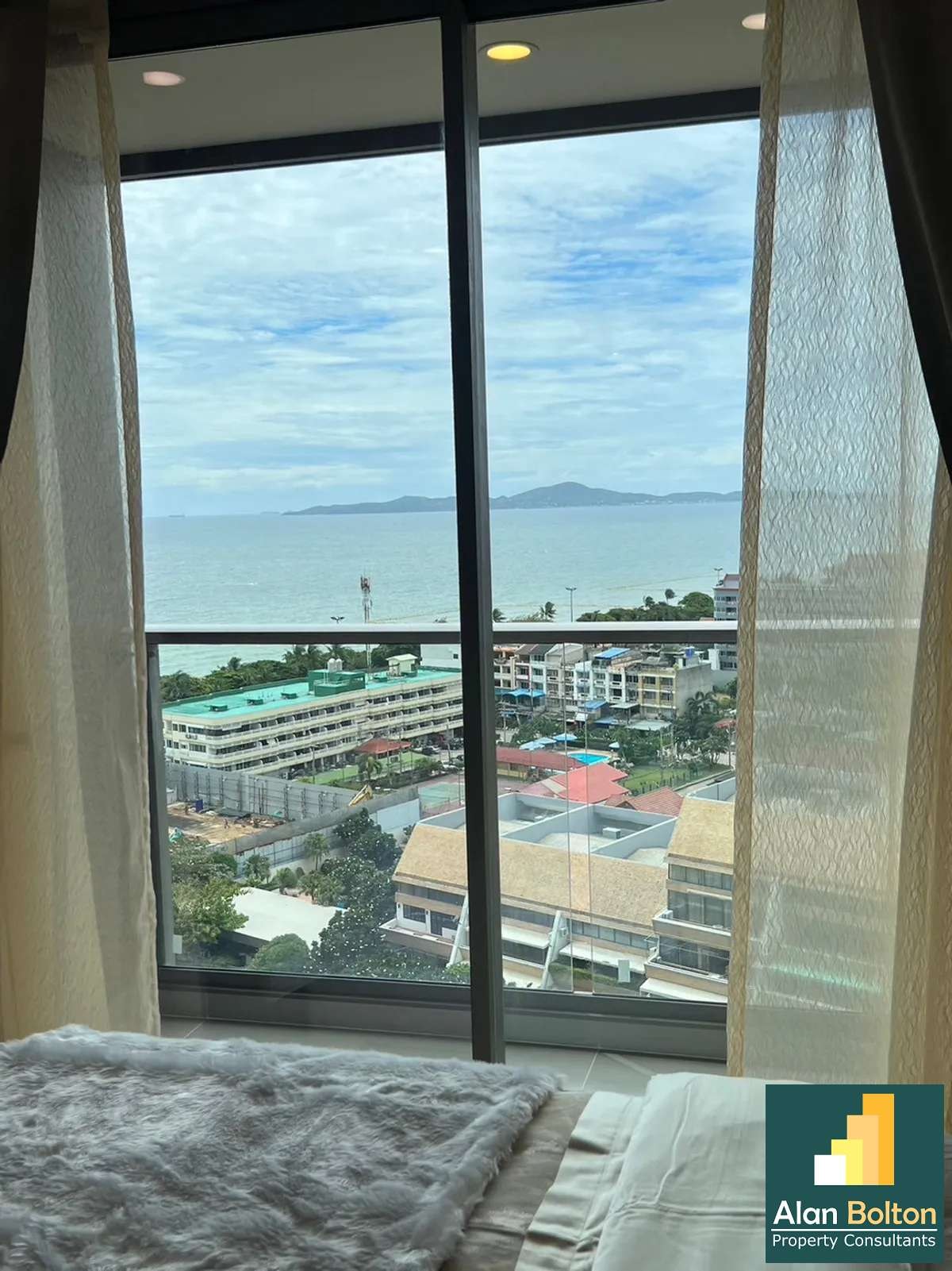 Stunning Sea View Luxury Beachfront 1 bedroom 1 bathroom in Copacabana Beach Jomtien for RENT photo 13