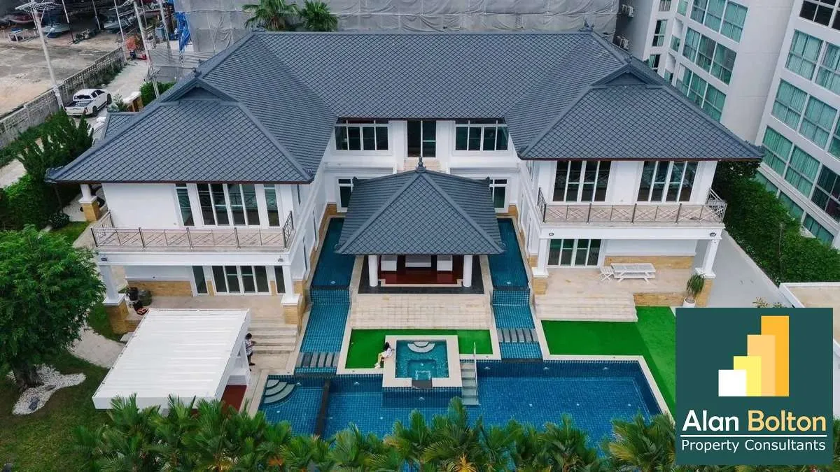 Large Luxury 5 Bed 5 Bath Pool Villa For Sale In Pratumnak