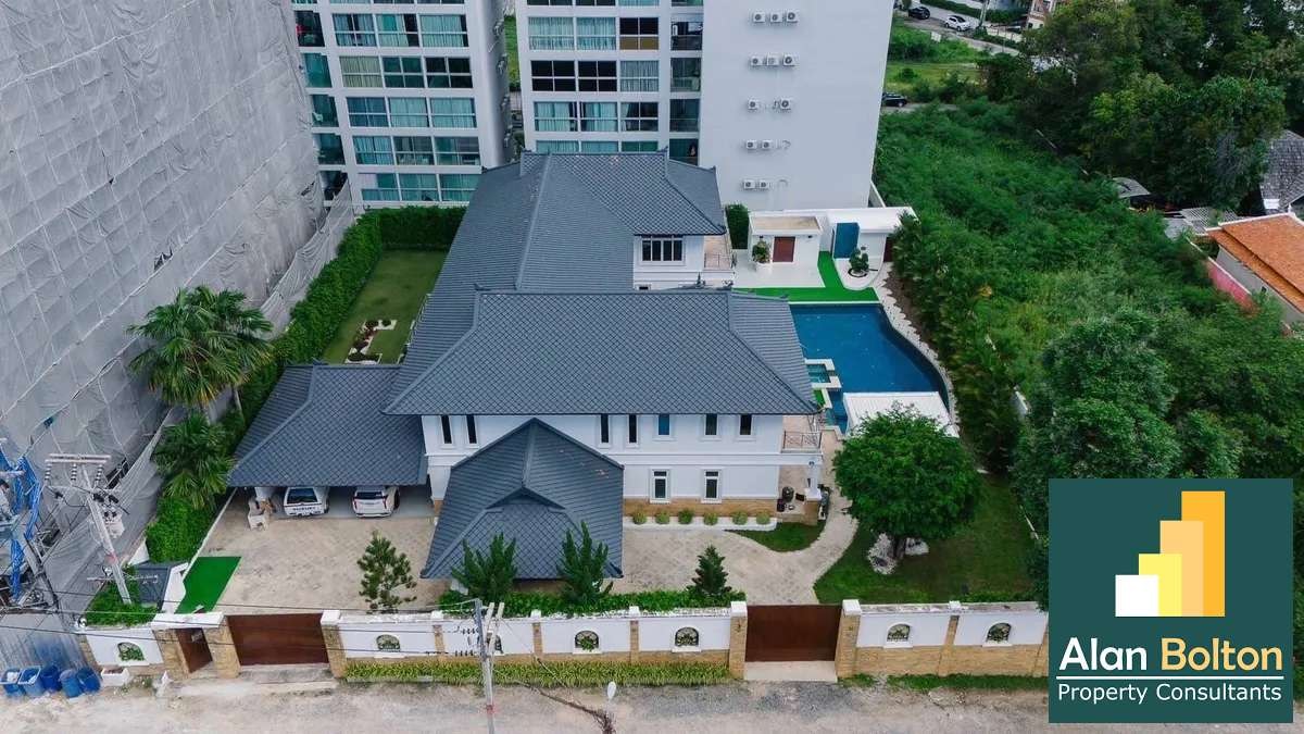Large Luxury 5 Bed 5 Bath Pool Villa For Sale In Pratumnak photo 15