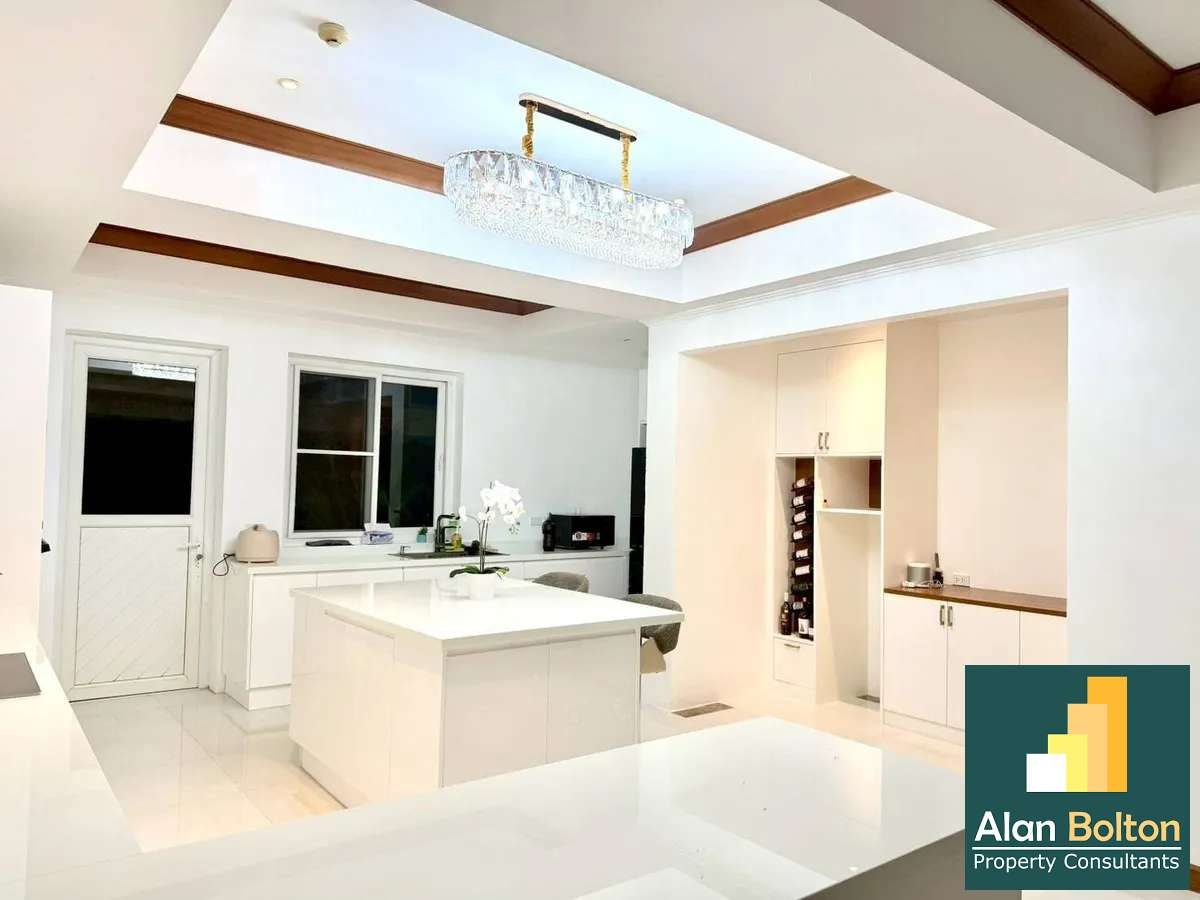 Large Luxury 5 Bed 5 Bath Pool Villa For Sale In Pratumnak photo 2