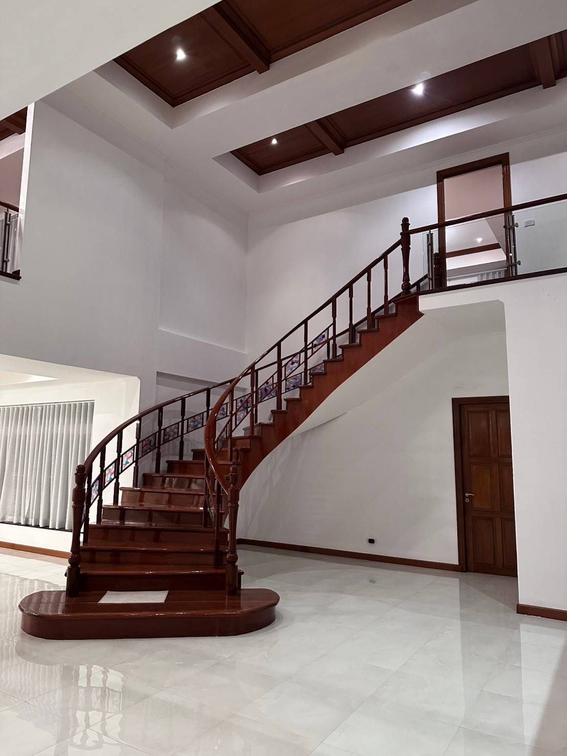 Large Luxury 5 Bed 5 Bath Pool Villa For Sale In Pratumnak photo 37