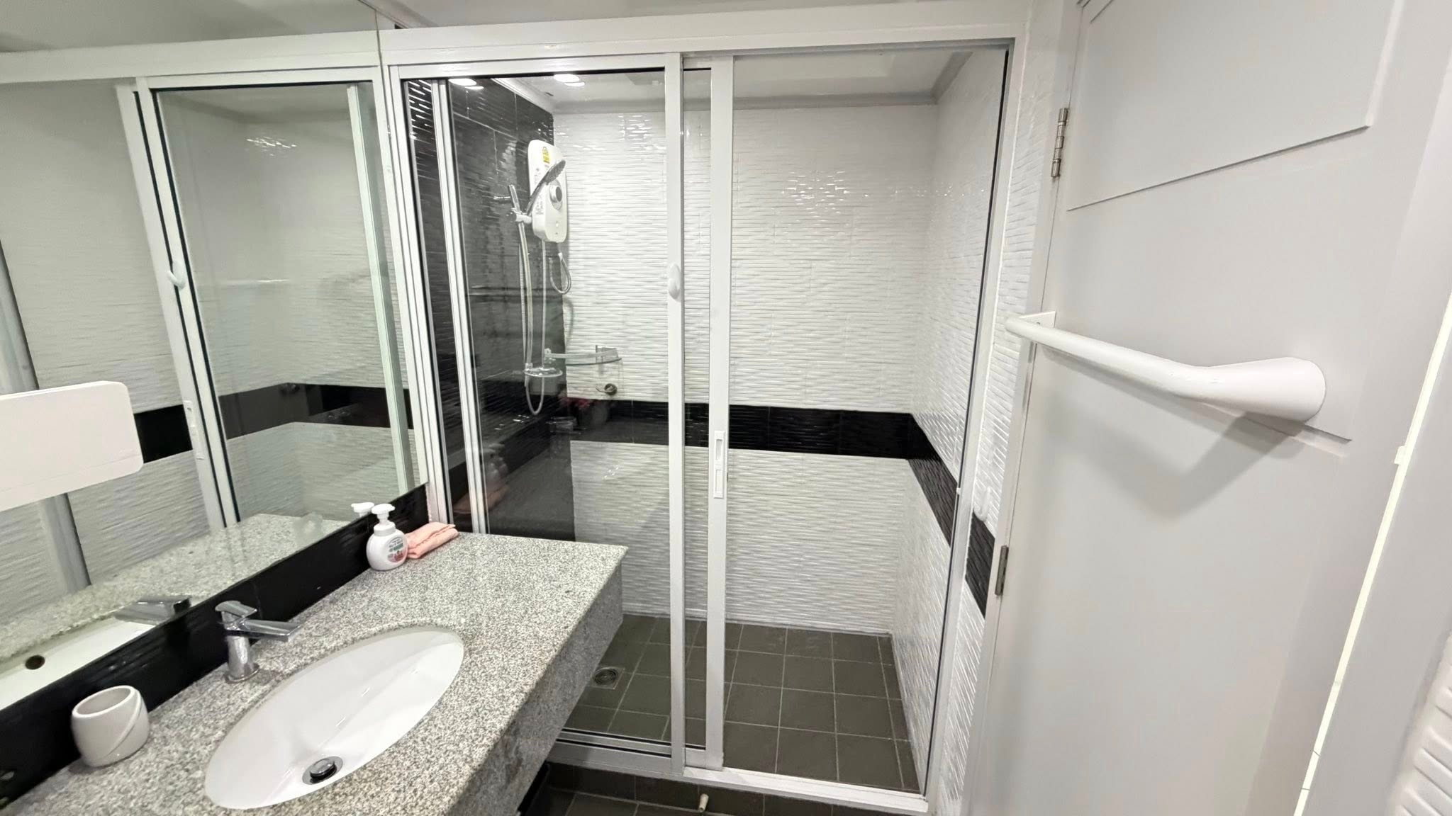 Prime Location with modern style studio 1 bathroom in Diana Estate for RENT photo 18