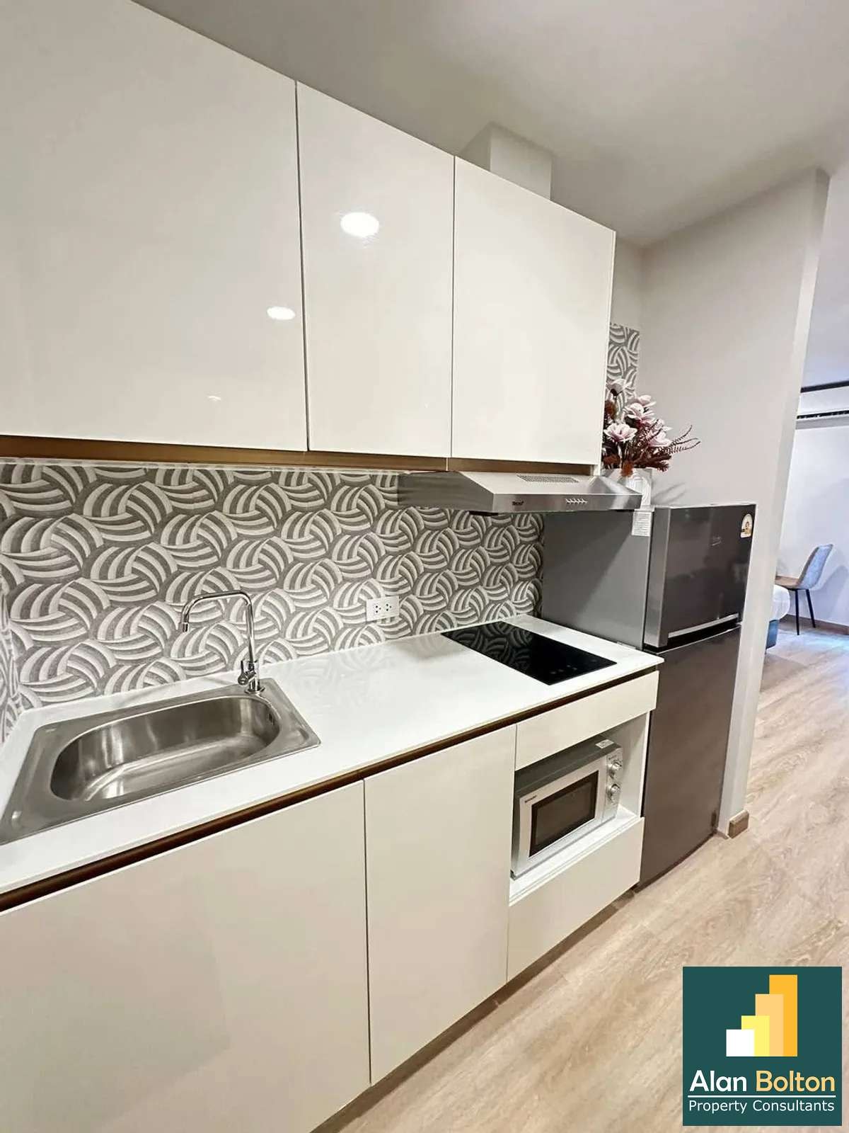 Prime Location with modern style studio 1 bathroom in Diana Estate for RENT photo 3