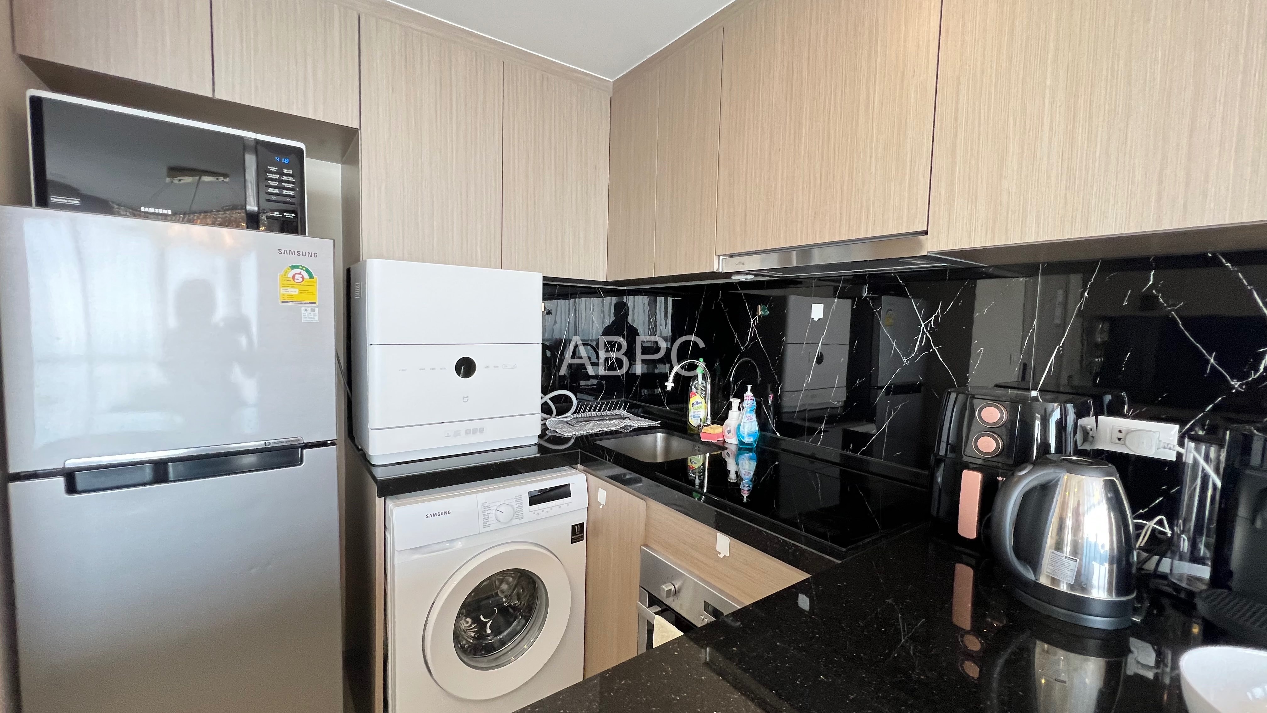 Front Facing Ocean View 2 Bed 2 Bath Condo in Pratumnak photo 6