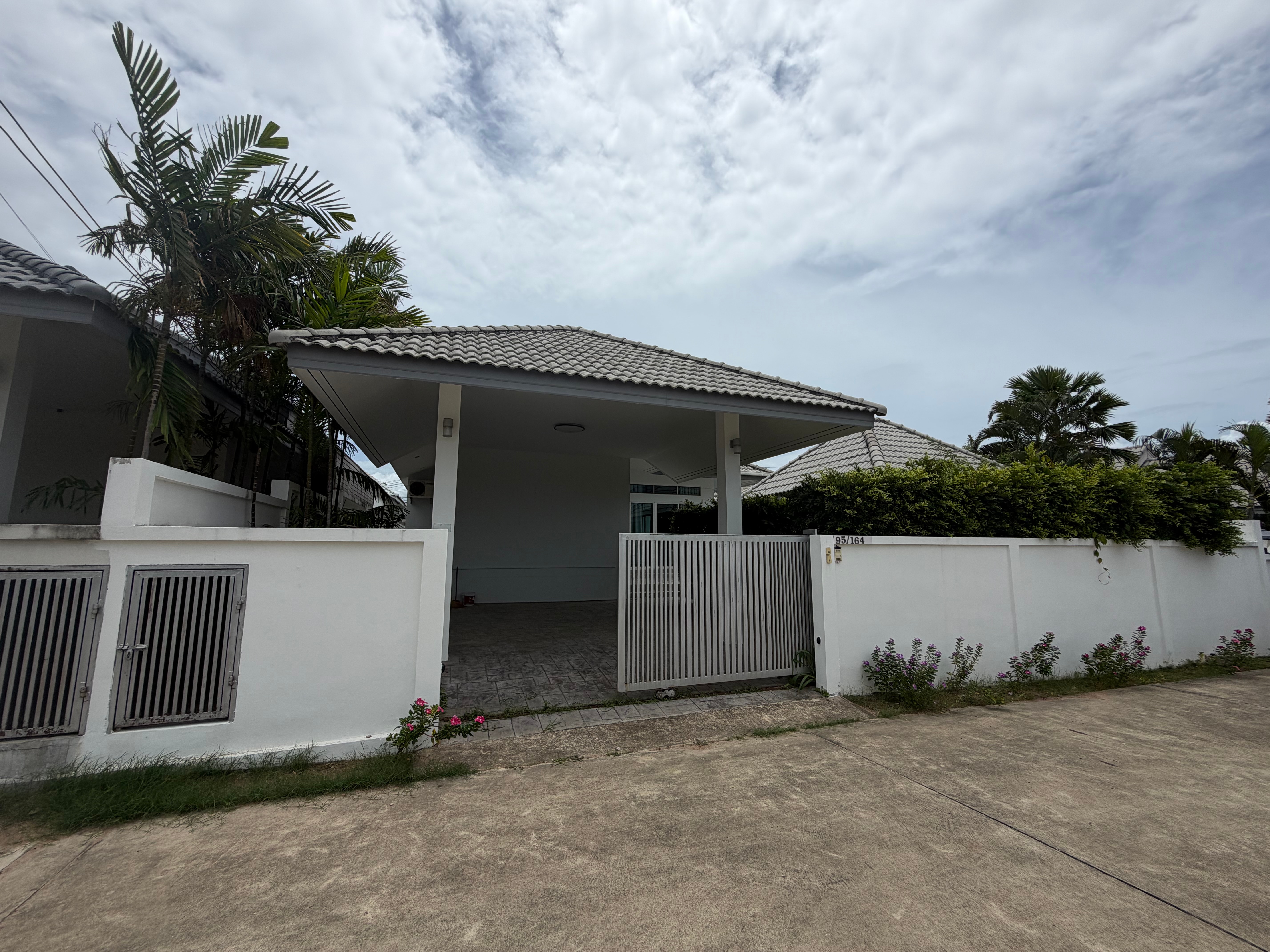 Pool Villa for sale In East Pattaya photo 13