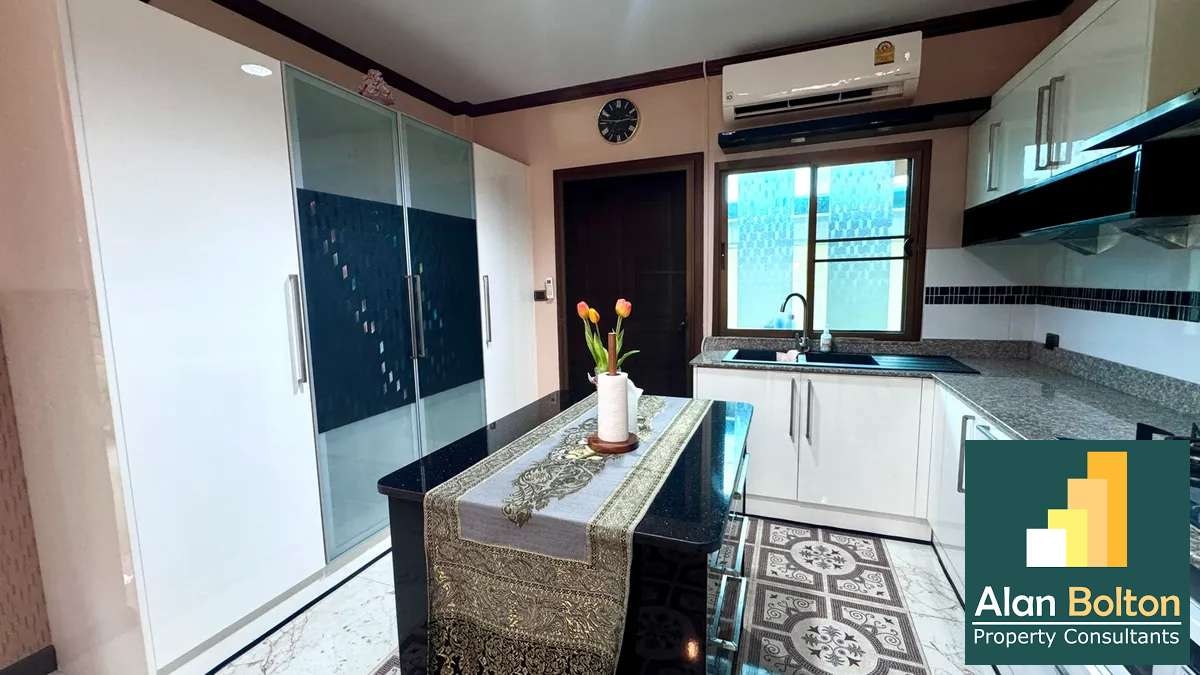 3 Bed 3 bath in Huay Yai Baan Balina 2 photo 5