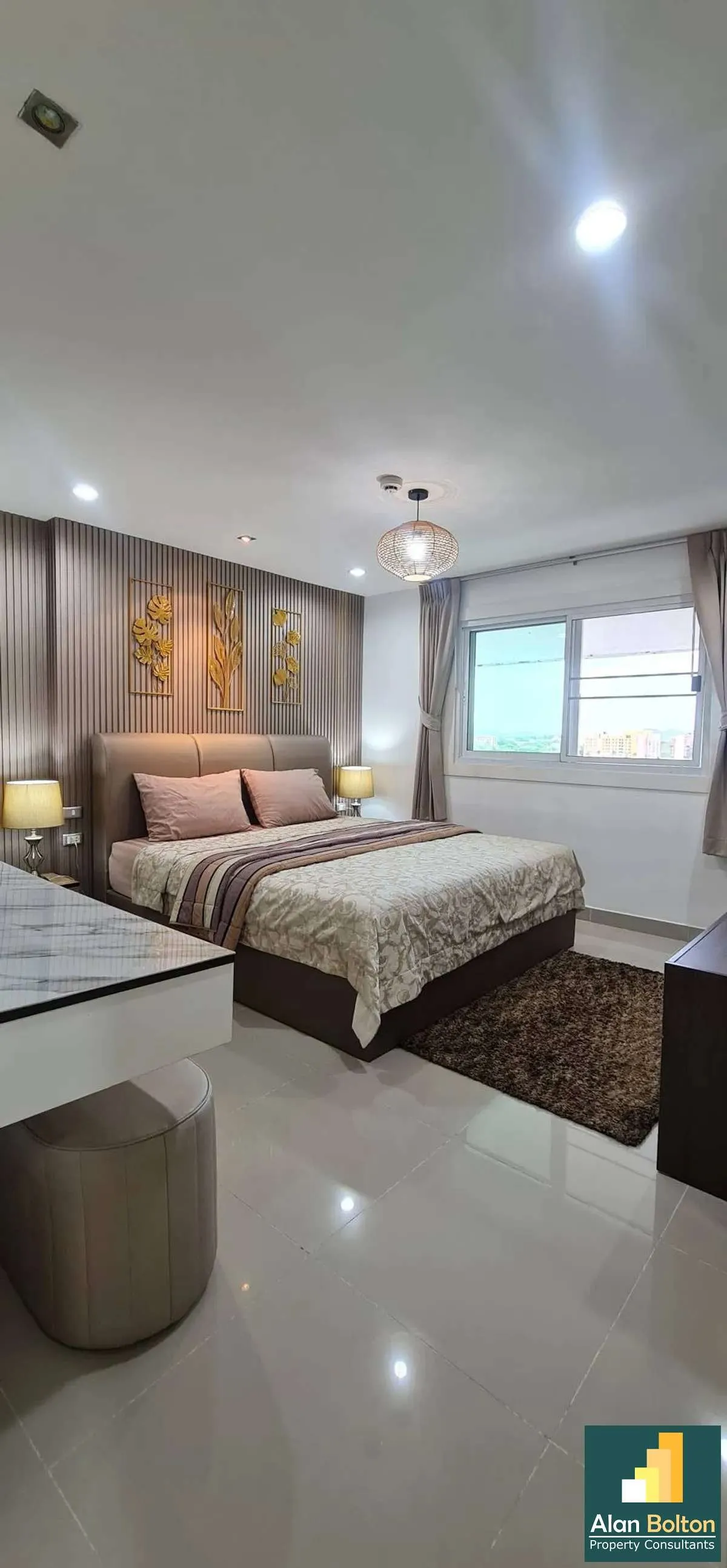 Large Corner unit 1 bedroom 1 bathroom in Porchland 2 for RENT (20,000 baht/moth for 6 months) photo 14