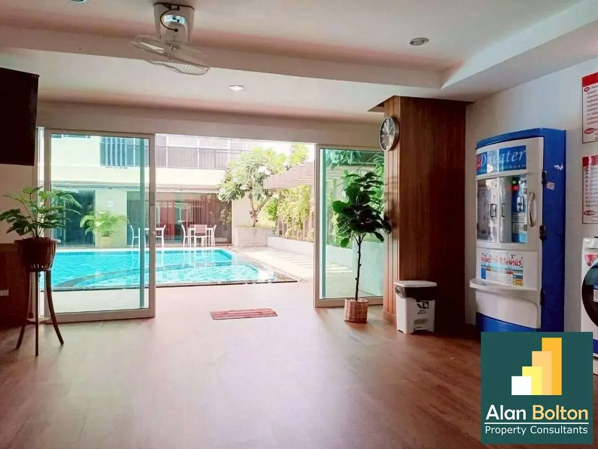 Large Corner unit 1 bedroom 1 bathroom in Porchland 2 for RENT (20,000 baht/moth for 6 months) photo 8