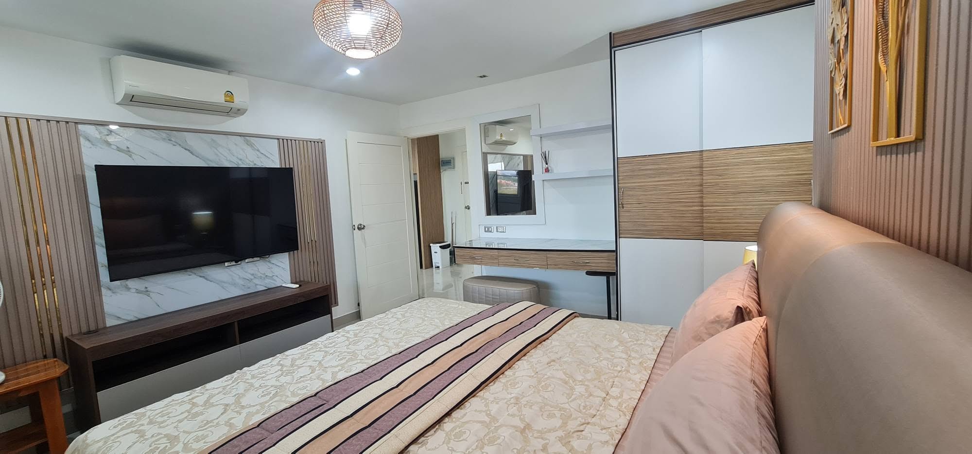 Spacious Modern Style Condo 3 bedrooms 2 bathrooms in Thepprasit for RENT photo 16