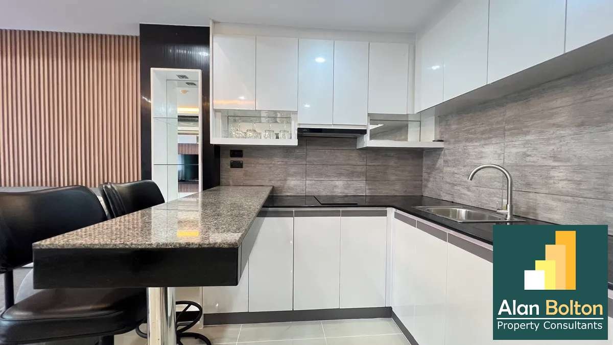 Pool view 1 Bedroom 1 Bathroom in East Pattaya photo 16