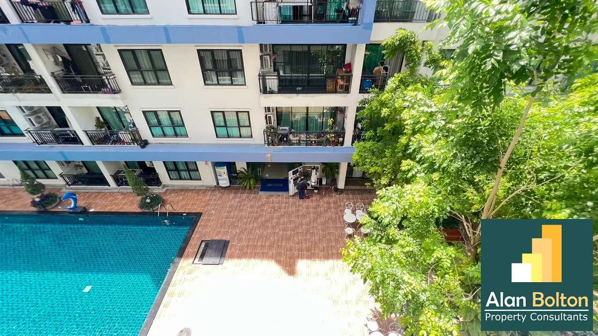 Pool view 1 Bedroom 1 Bathroom in East Pattaya photo 12