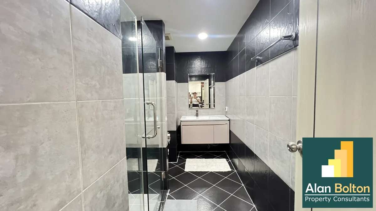 Pool view 1 Bedroom 1 Bathroom in East Pattaya photo 9
