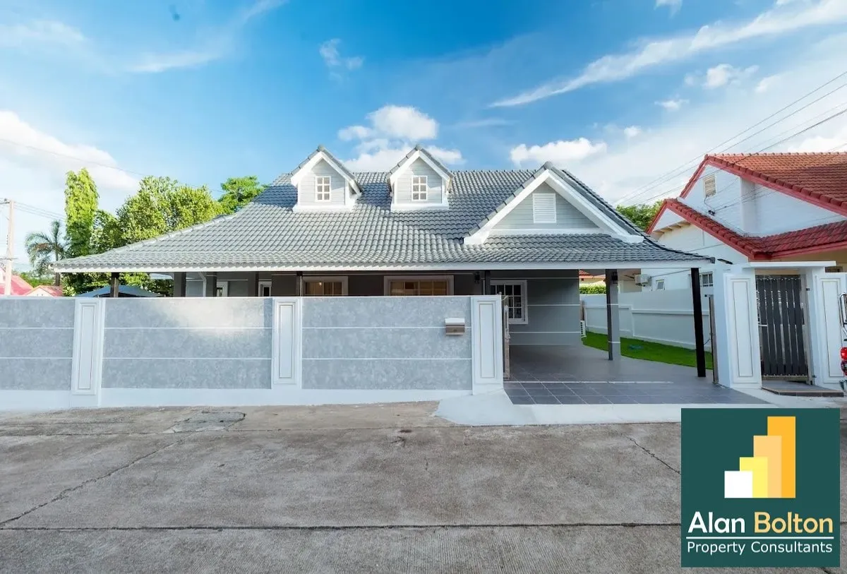 Pool Villa 3 Bedrooms 4 Bathrooms in East Pattaya