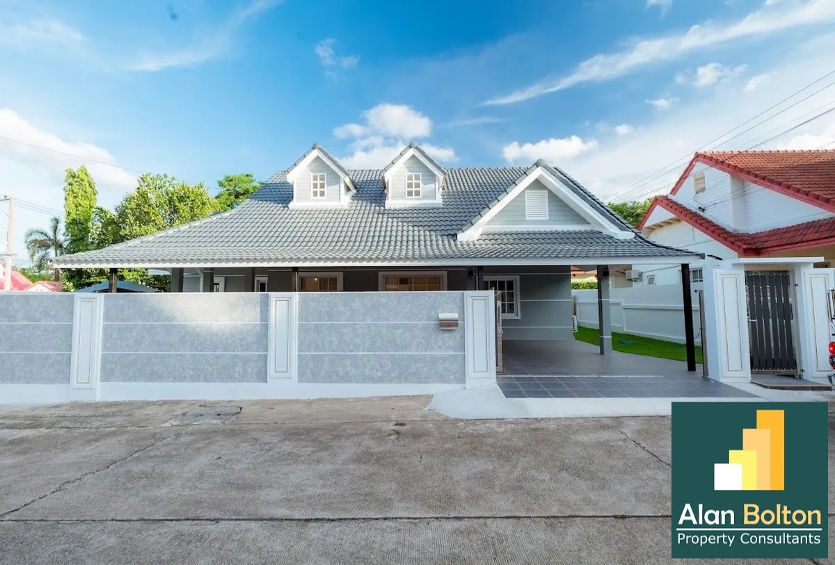 Pool Villa 3 Bedrooms 4 Bathrooms in East Pattaya