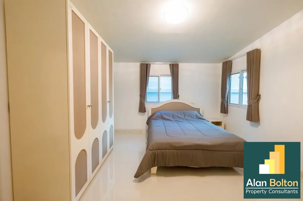 Pool Villa 3 Bedrooms 4 Bathrooms in East Pattaya photo 17