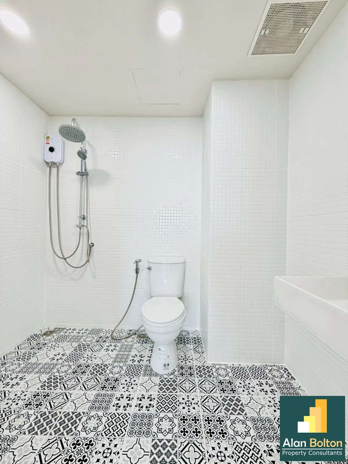 One bedroom Condo For Sale in Khatalo photo 2
