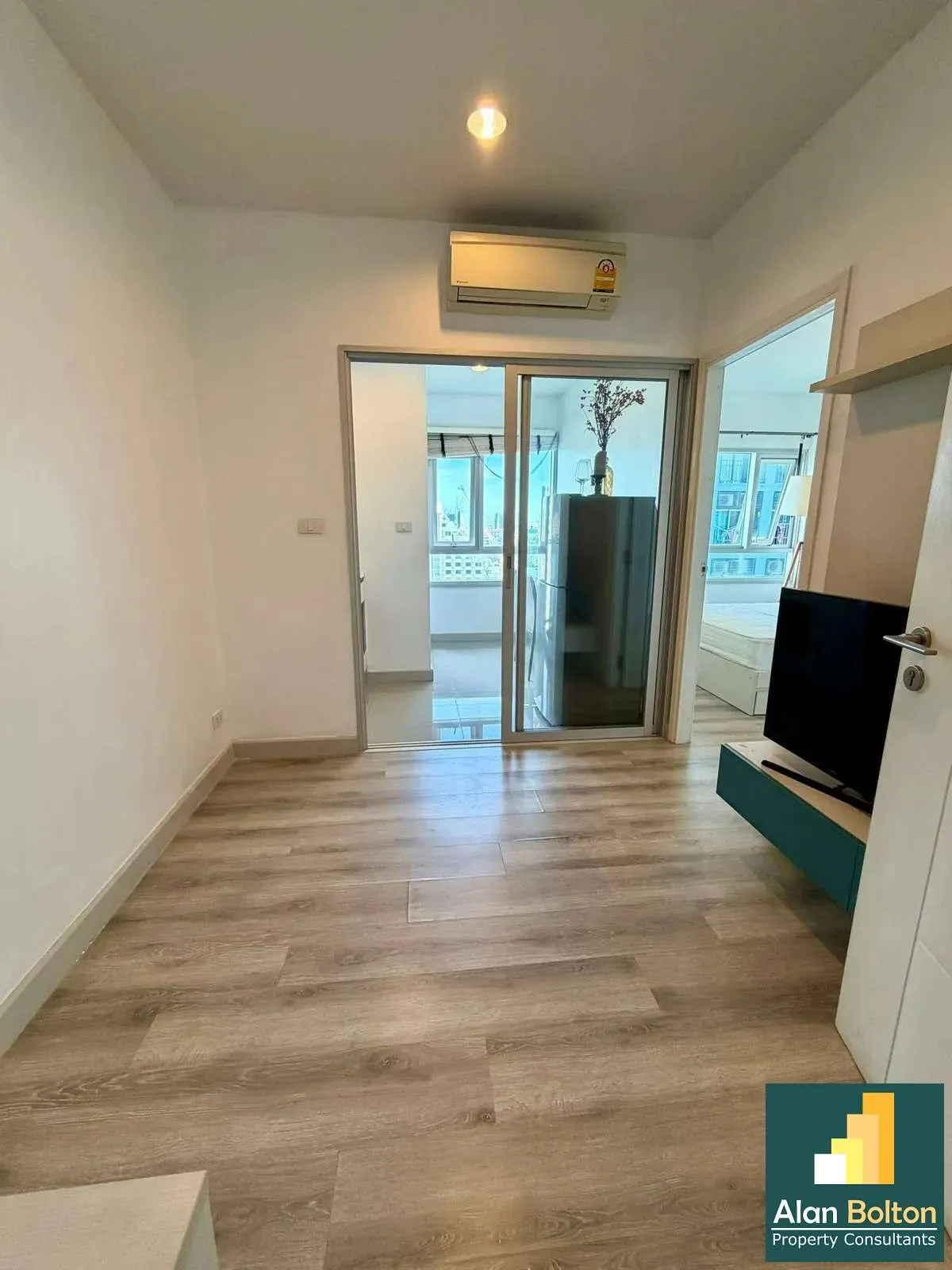 One Bedroom Condo For Sale Near Terminal 21 คอนโดใกล้เทอรมินัล 21 พัทยา photo 2
