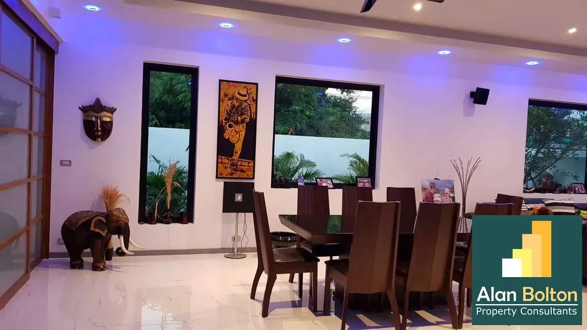 Pool villa 4 Bedrooms 5 Bathrooms in East Pattaya photo 12