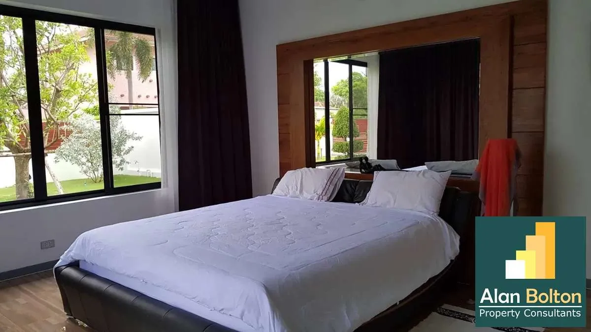 Pool villa 4 Bedrooms 5 Bathrooms in East Pattaya photo 7