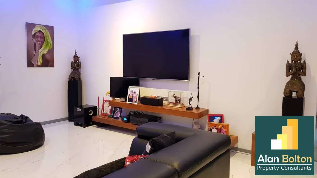 Pool villa 4 Bedrooms 5 Bathrooms in East Pattaya photo 11