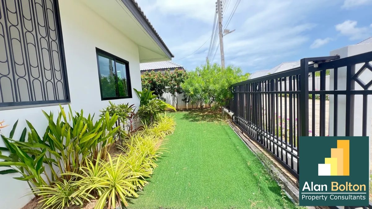 Garden Type 3 Bedrooms 2 Bathrooms in East pattaya photo 4