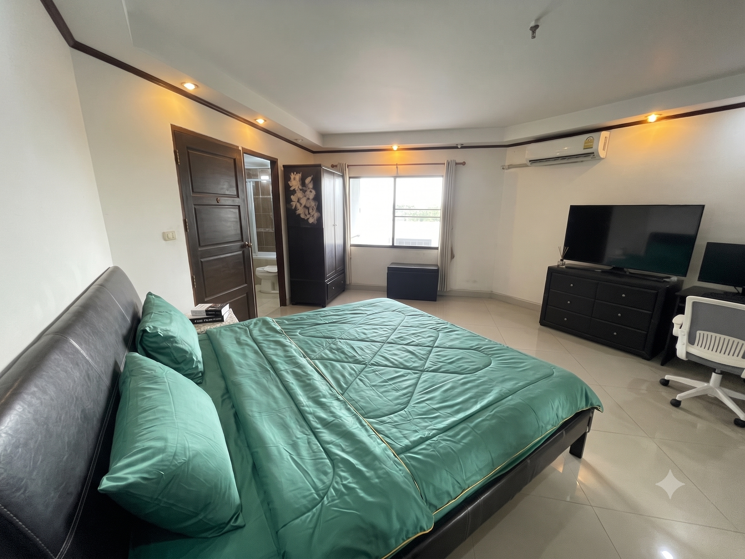 Partial Ocean View 2 Beds 2 Baths at Jomtien Paradise Condo photo 28
