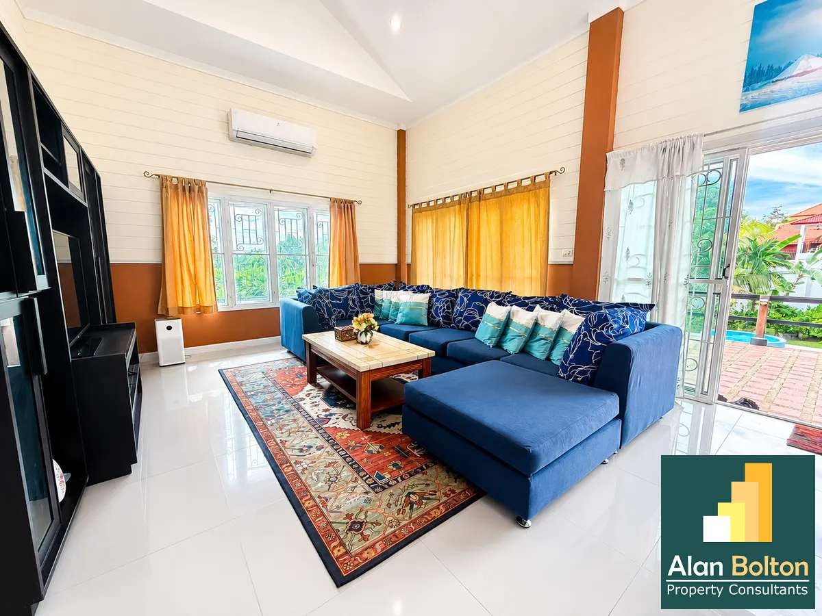 Three-Bedroom Four-Bathroom Pool Villa Located close to Phoenix Golf Course photo 4