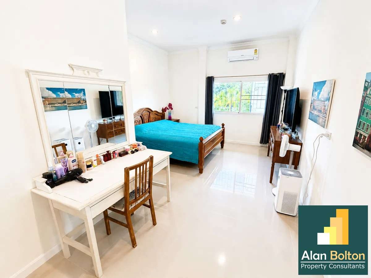Three-Bedroom Four-Bathroom Pool Villa Located close to Phoenix Golf Course photo 11