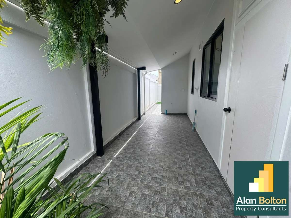 Brand New Modern 4 Bed 3 Bath Pool Villa In East Pattaya photo 4