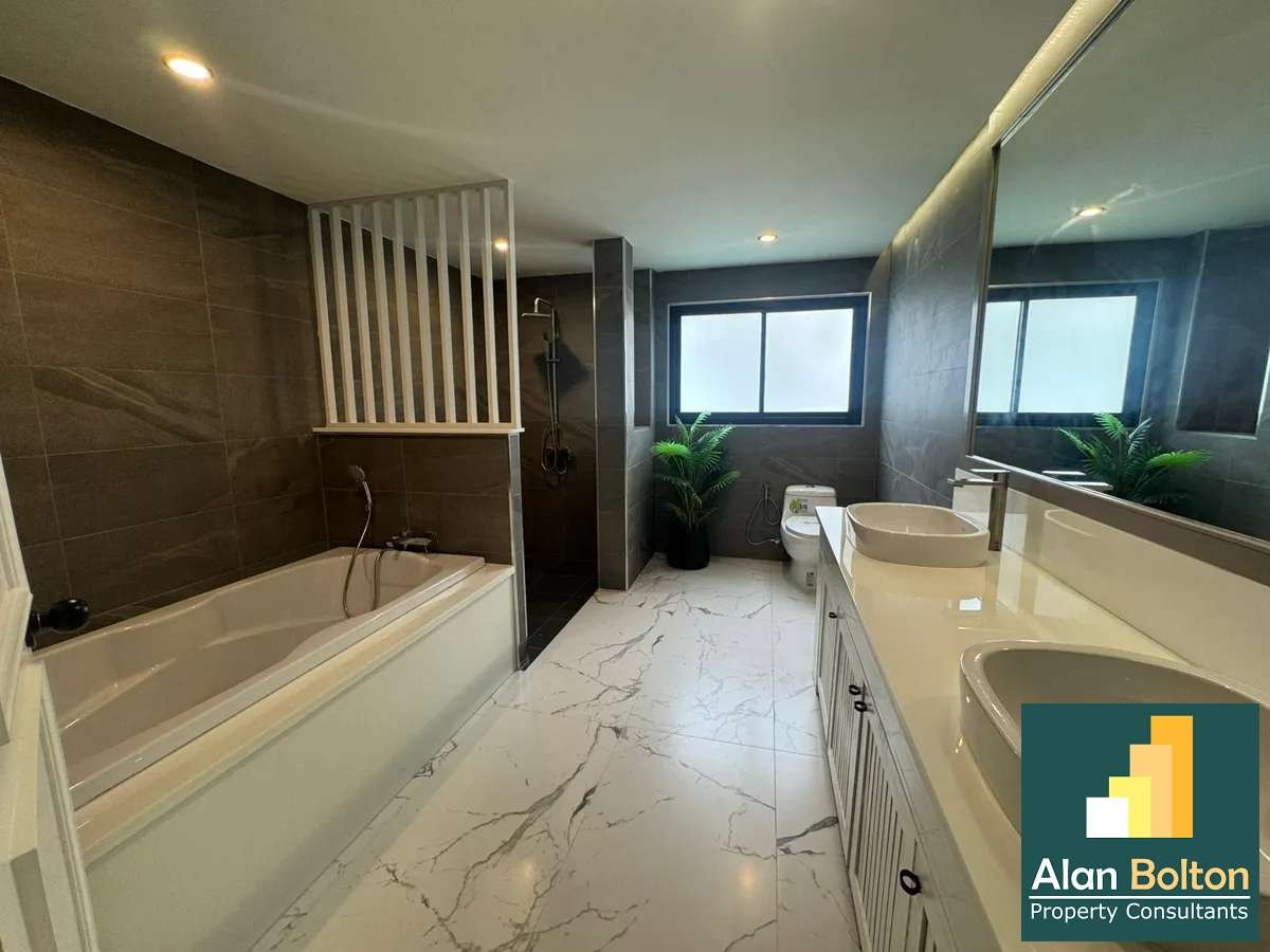 Brand New Modern 4 Bed 3 Bath Pool Villa In East Pattaya photo 9