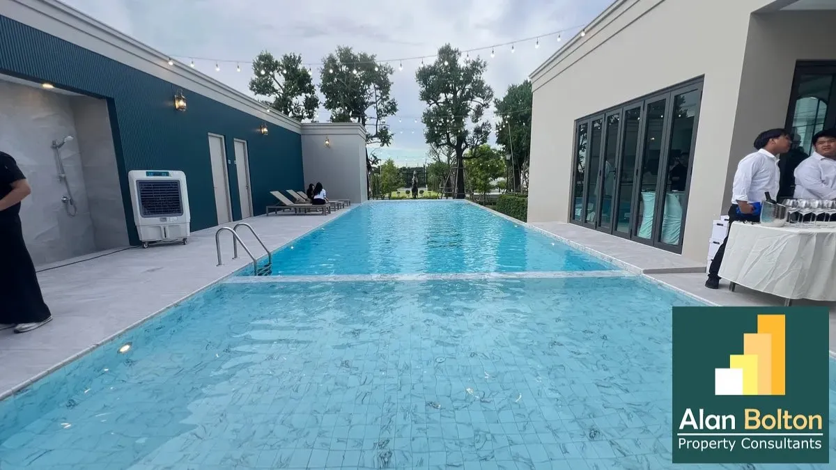 Luxury 4 bedrooms 5 bathrooms in East Pattaya photo 16