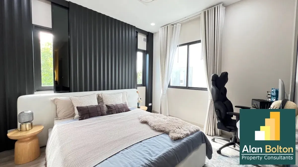 Luxury 4 bedrooms 5 bathrooms in East Pattaya photo 4