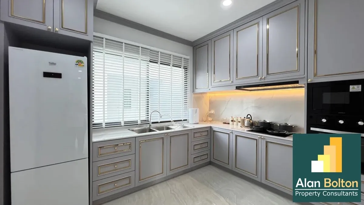 Luxury 4 bedrooms 5 bathrooms in East Pattaya photo 8