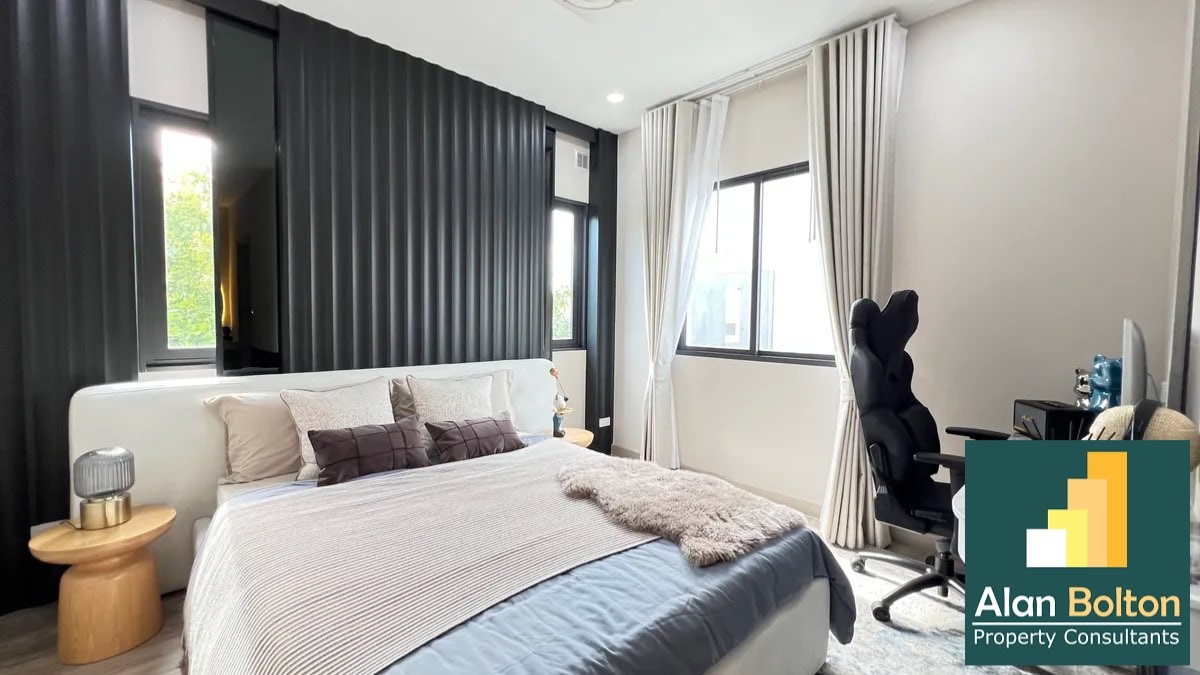 Luxury 4 bedrooms 5 bathrooms in East Pattaya photo 4