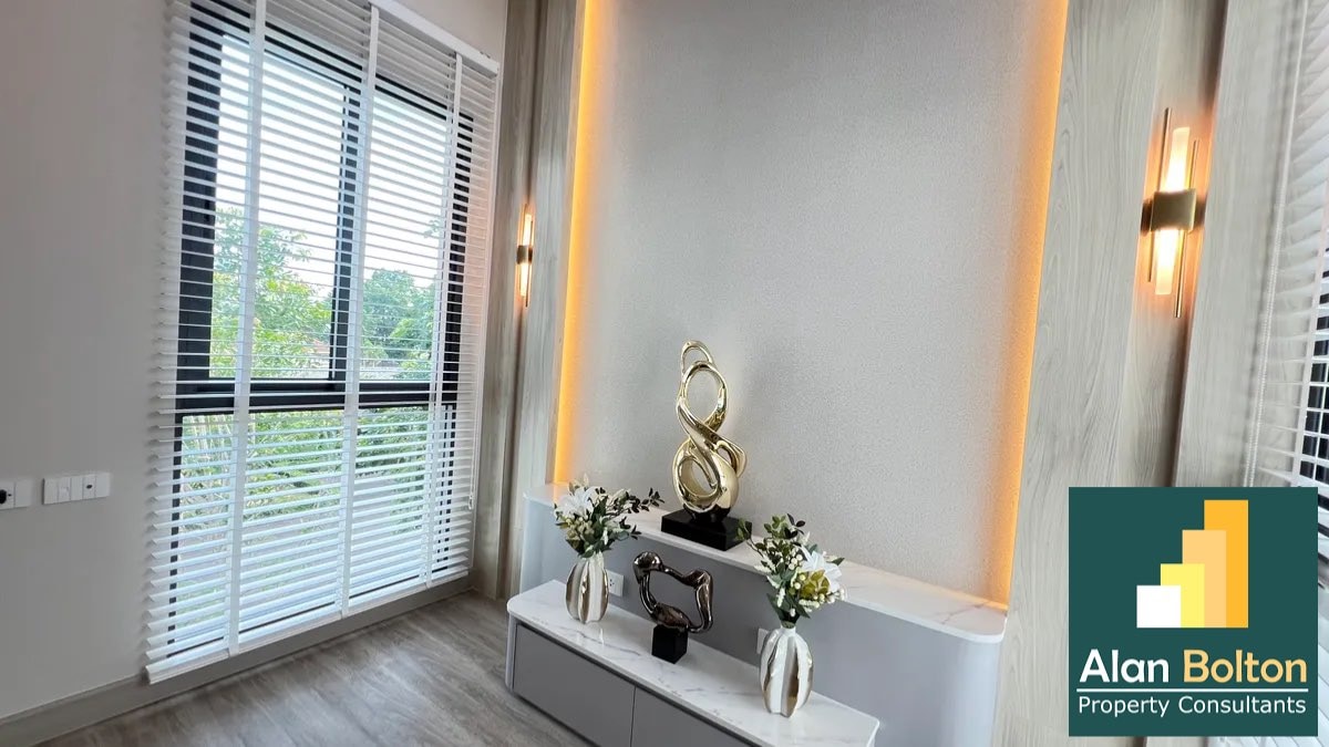 Luxury 4 bedrooms 5 bathrooms in East Pattaya photo 18