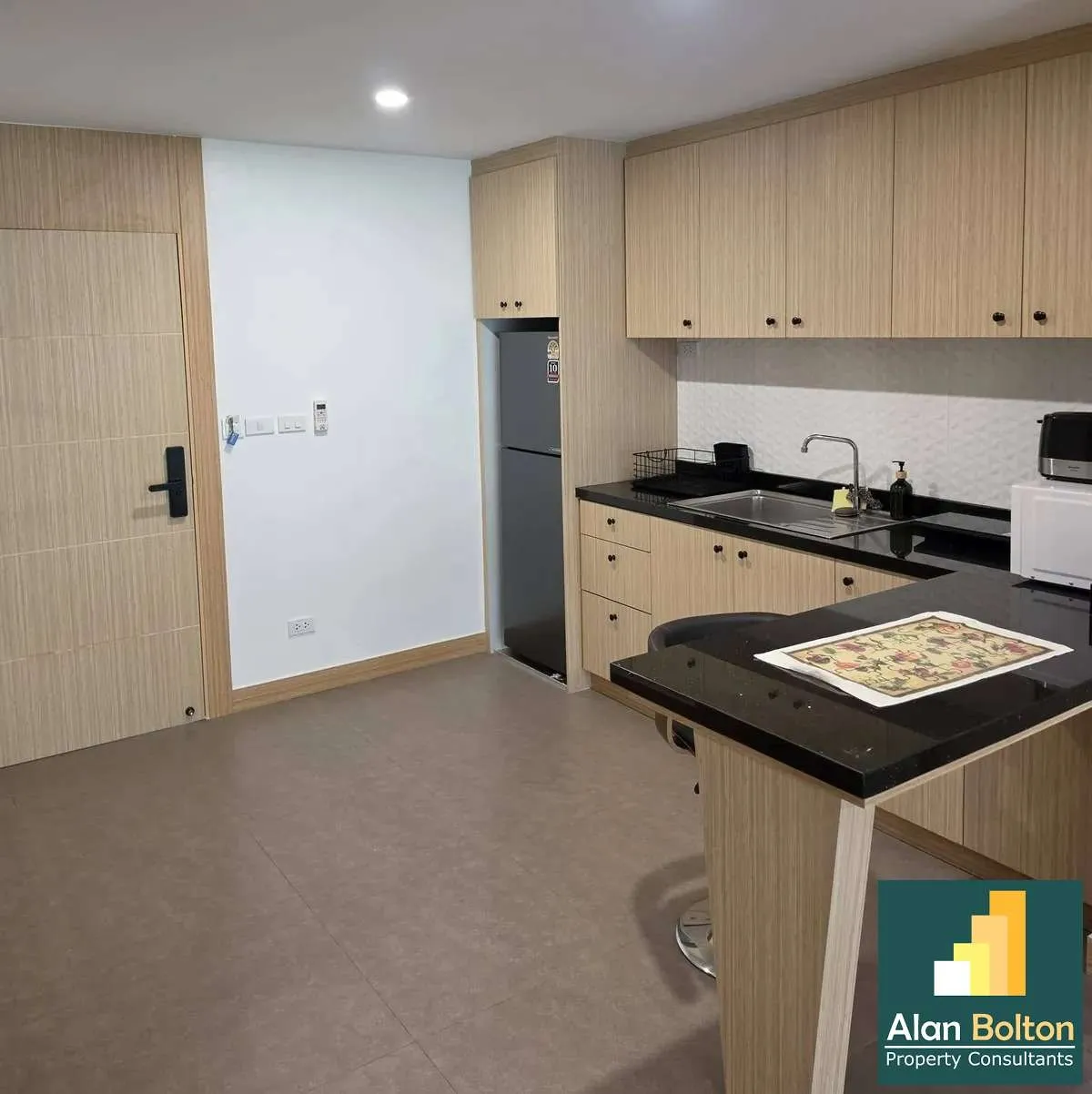 Large Apartment For Rent In Pratumnak Soi 4 photo 5
